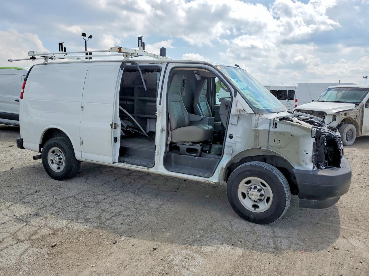 2020 Chevrolet Express G2500 - Фото 4