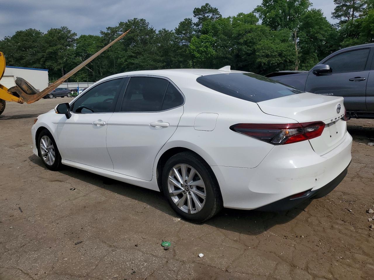 2022 Toyota Camry Le - Фото 2