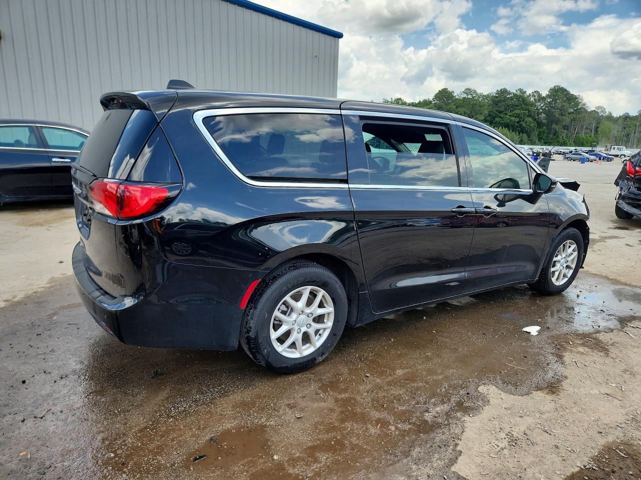 2025 Chrysler Voyager Lx - Фото 3