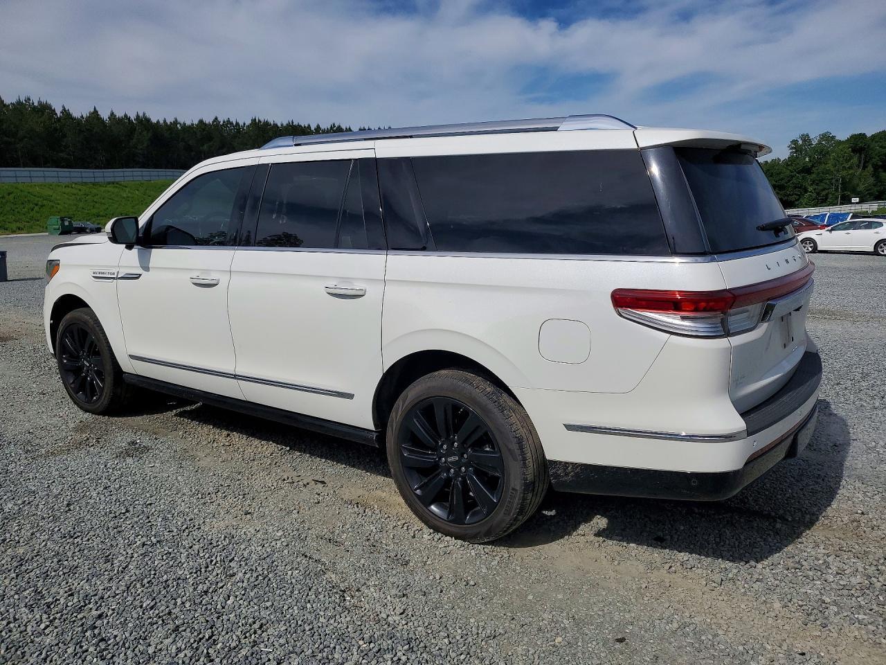 2023 Lincoln Navigator L Reserve - Image 2
