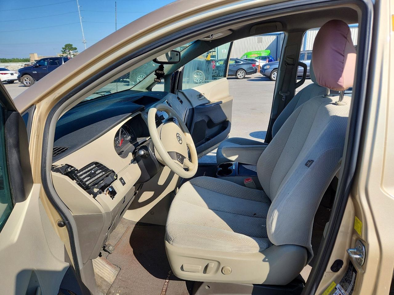 2011 Toyota Sienna Le - Фото 7