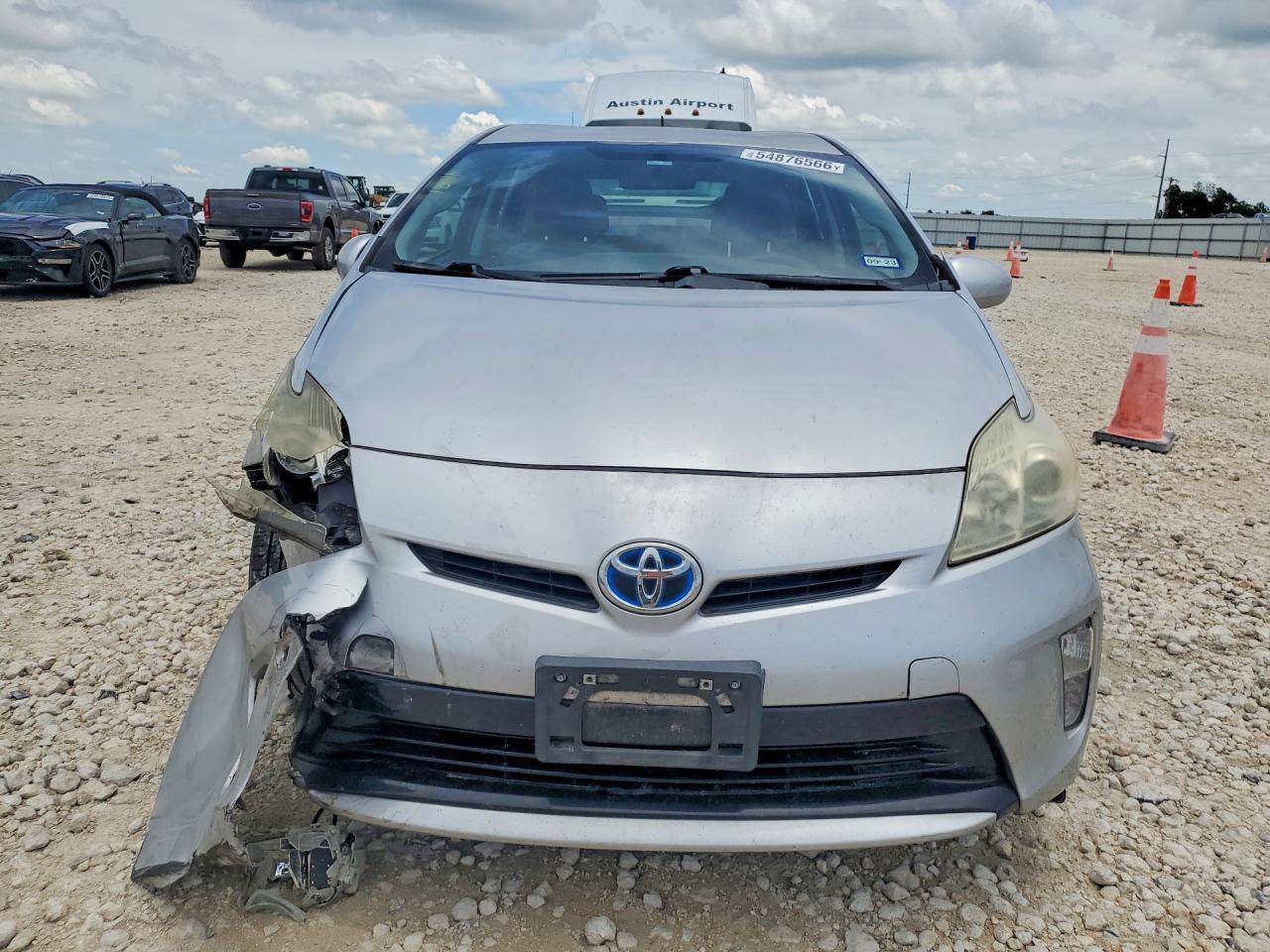 2013 Toyota Prius Two - Image 5