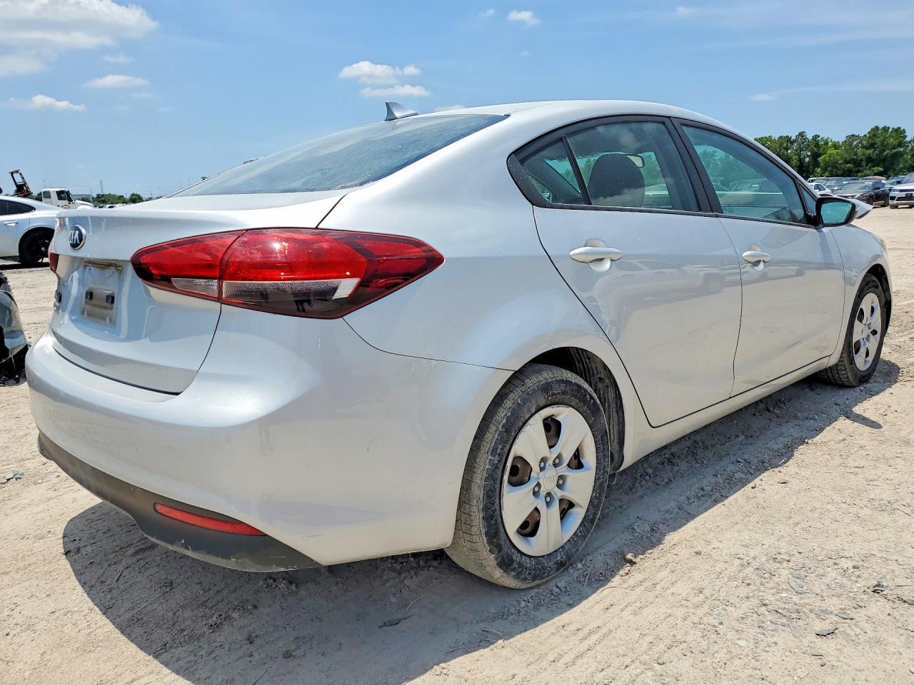 2017 Kia Forte Lx - Image 3