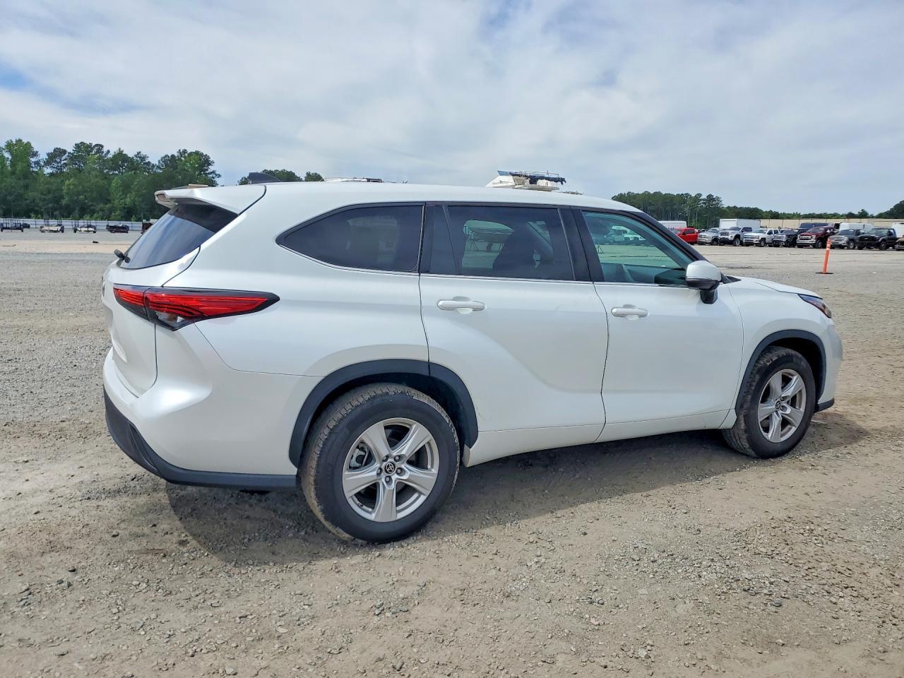 2022 Toyota Highlander L - Фото 3