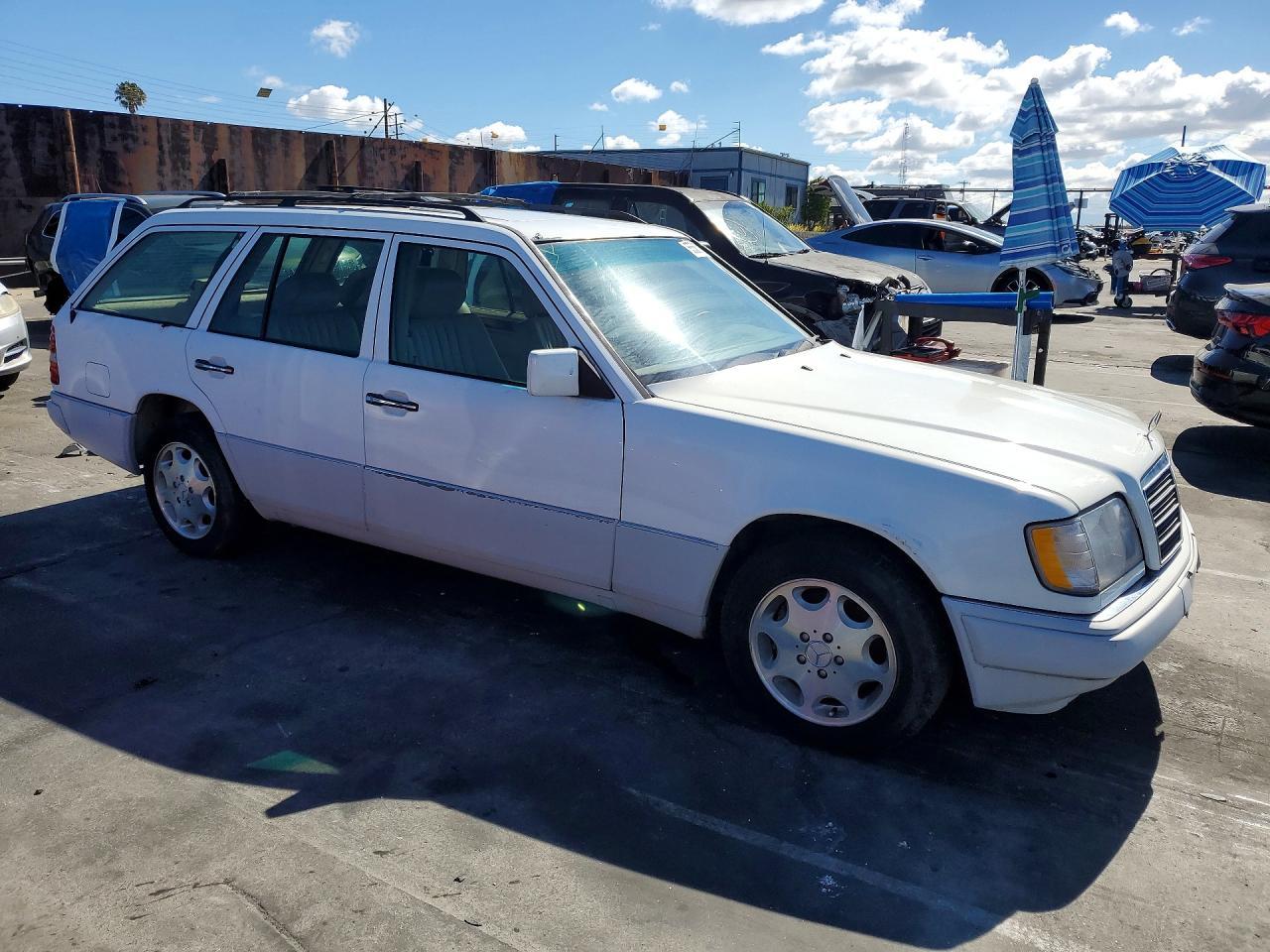 1995 Mercedes-Benz E 320 - Image 4