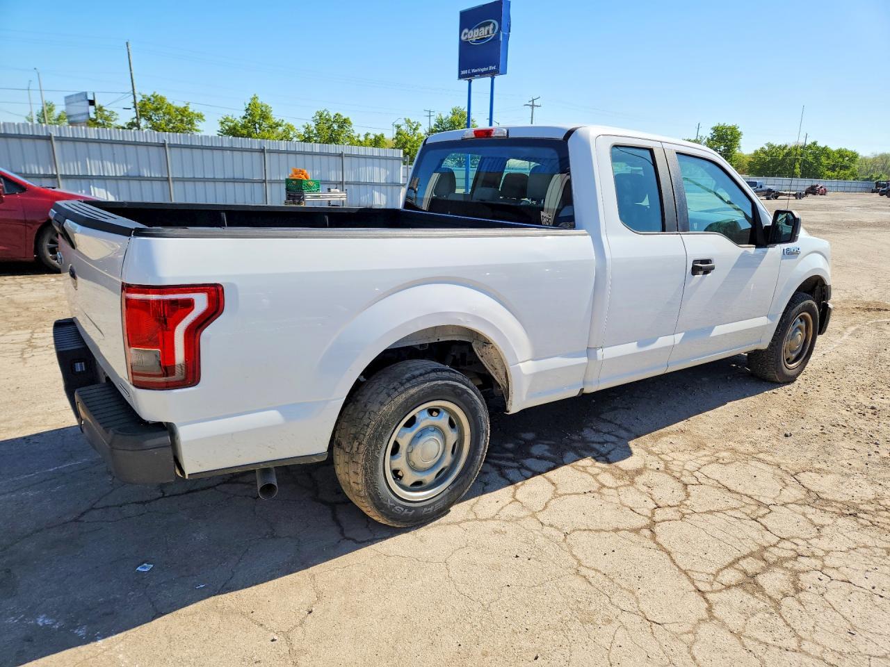 2016 Ford F150 Super Cab - Фото 3