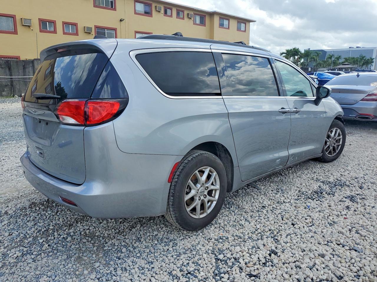 2021 Chrysler Voyager Lxi - Image 3
