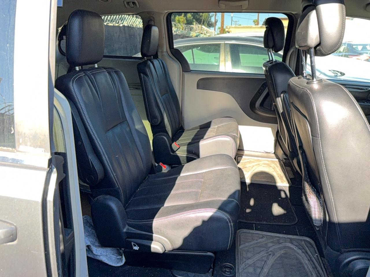 2012 Chrysler Town & Country Touring - Фото 6