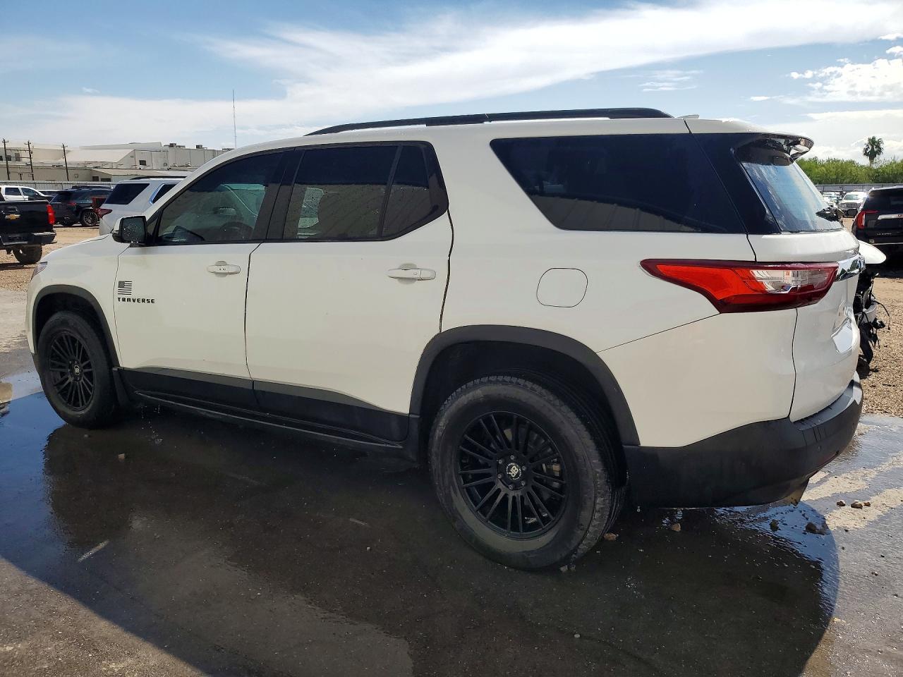 2019 Chevrolet Traverse Lt - Фото 2
