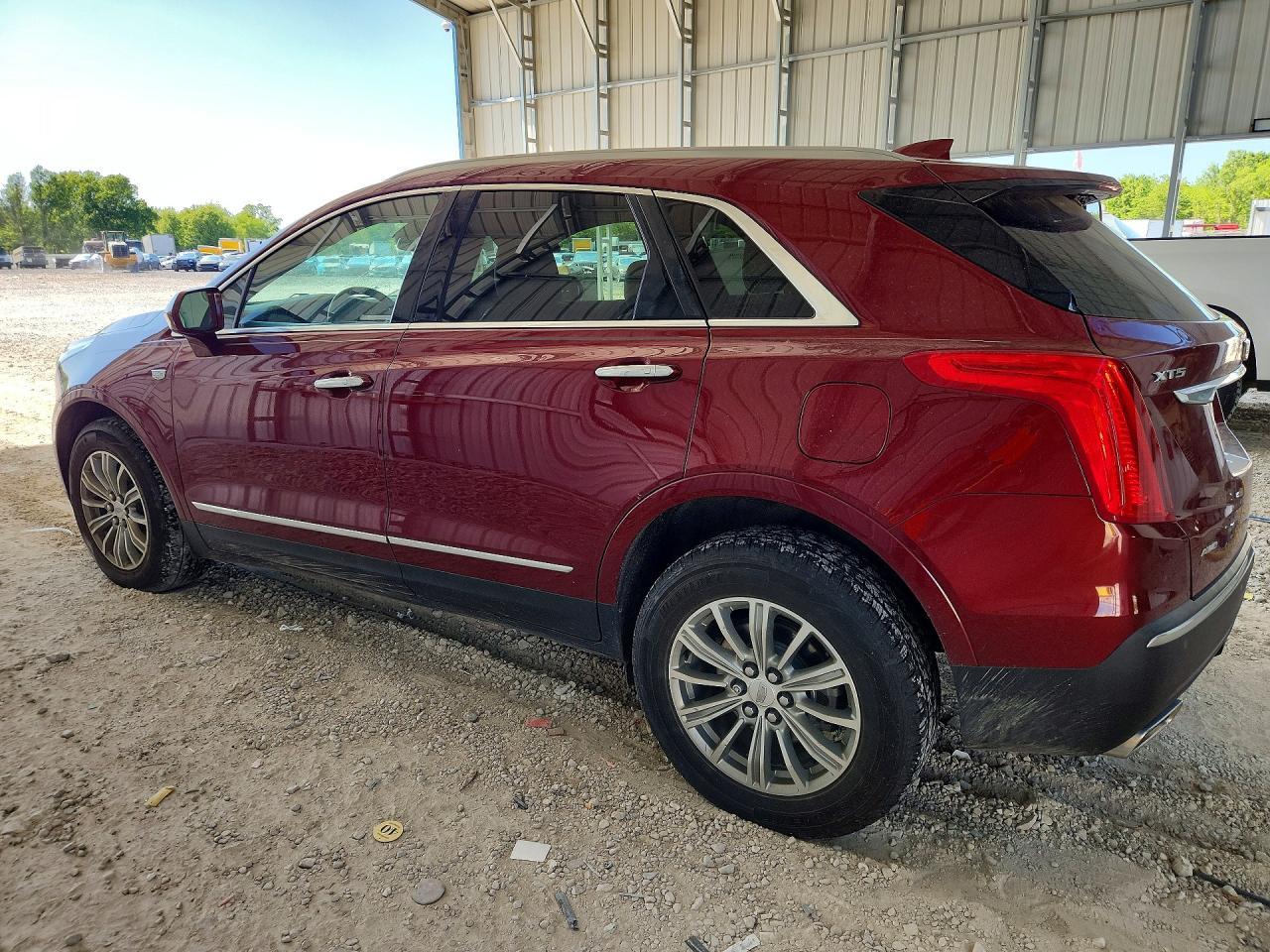 2018 Cadillac Xt5 Luxury - Image 2