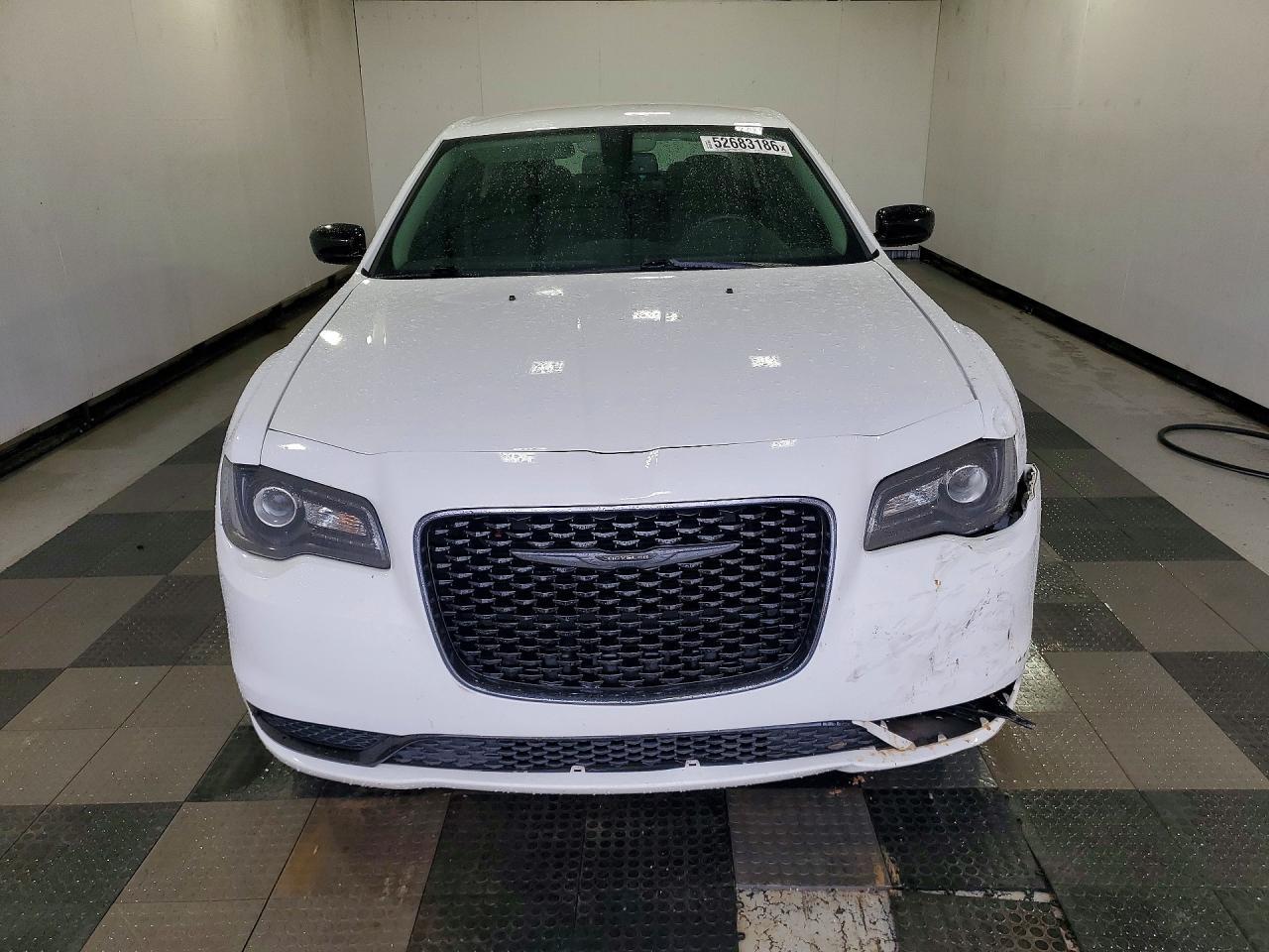 2021 Chrysler 300 Touring - Image 5