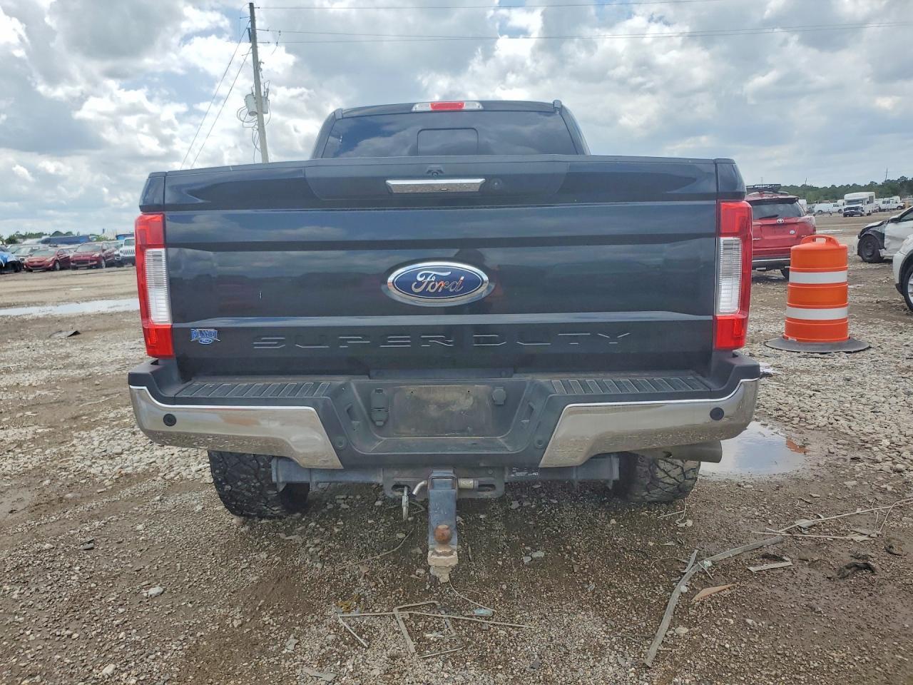 2017 Ford F250 Super Duty - Image 6