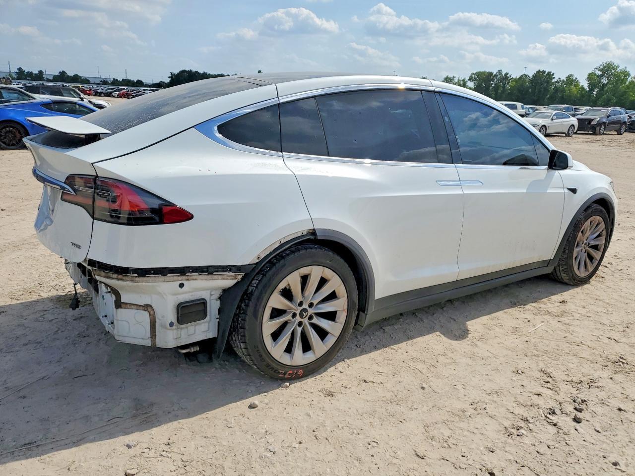 2017 Tesla Model X - Фото 3
