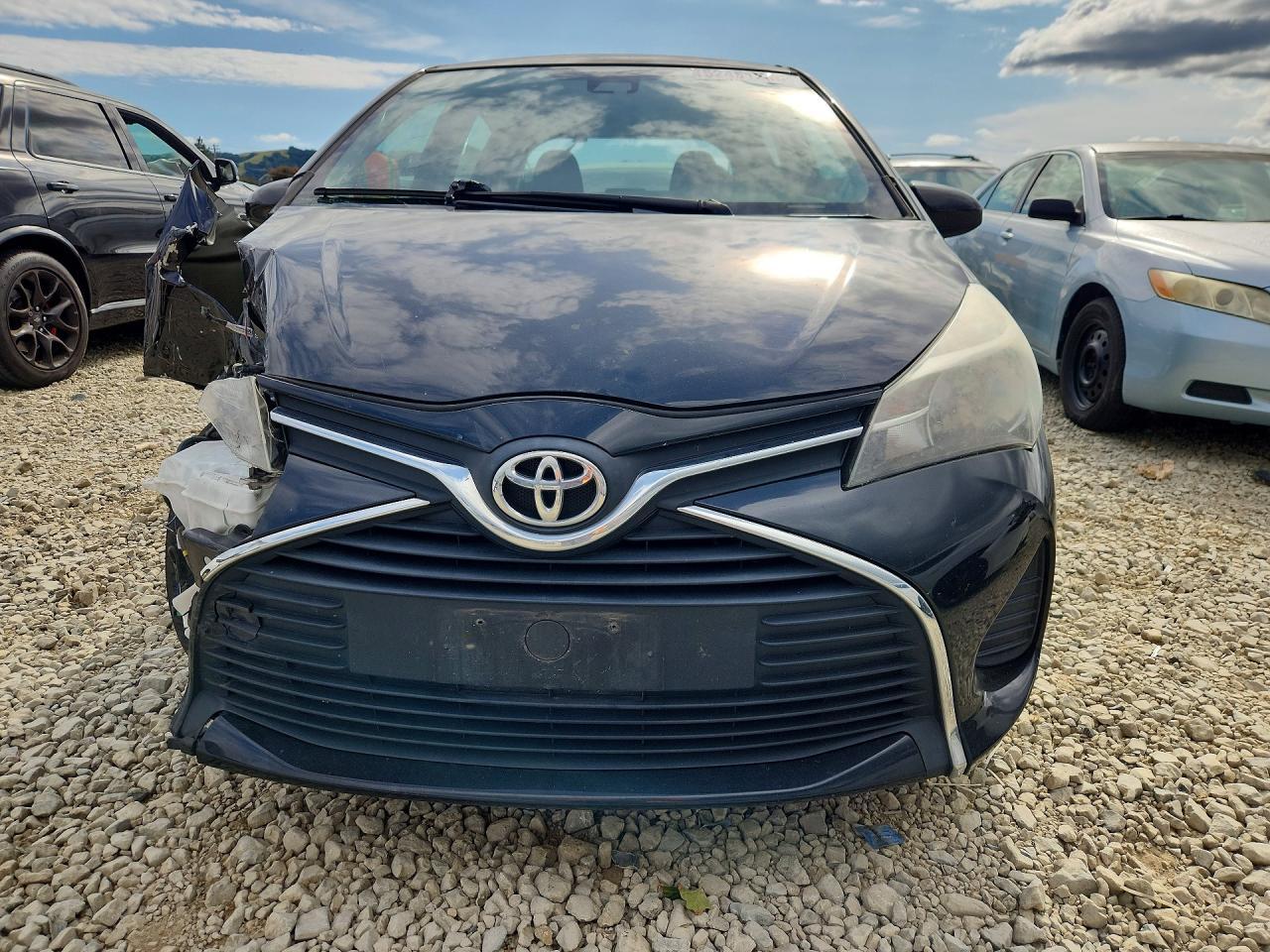 2017 Toyota Yaris 5-Door Le - Image 5