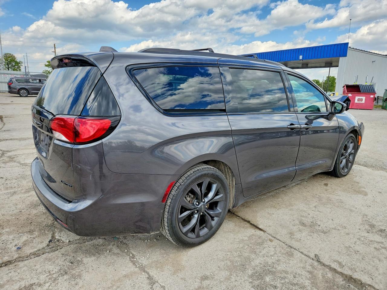 2019 Chrysler Pacifica Limited - Фото 3