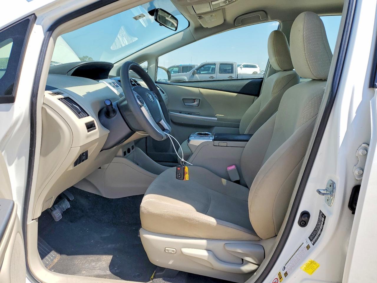 2013 Toyota Prius V Three - Image 7