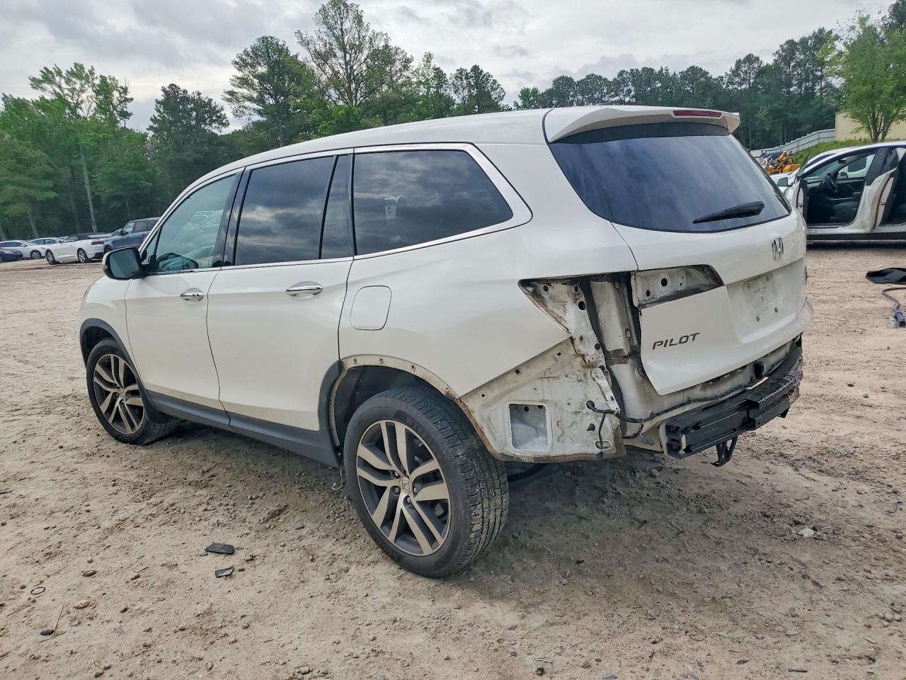 2018 Honda Pilot Elite - Image 2
