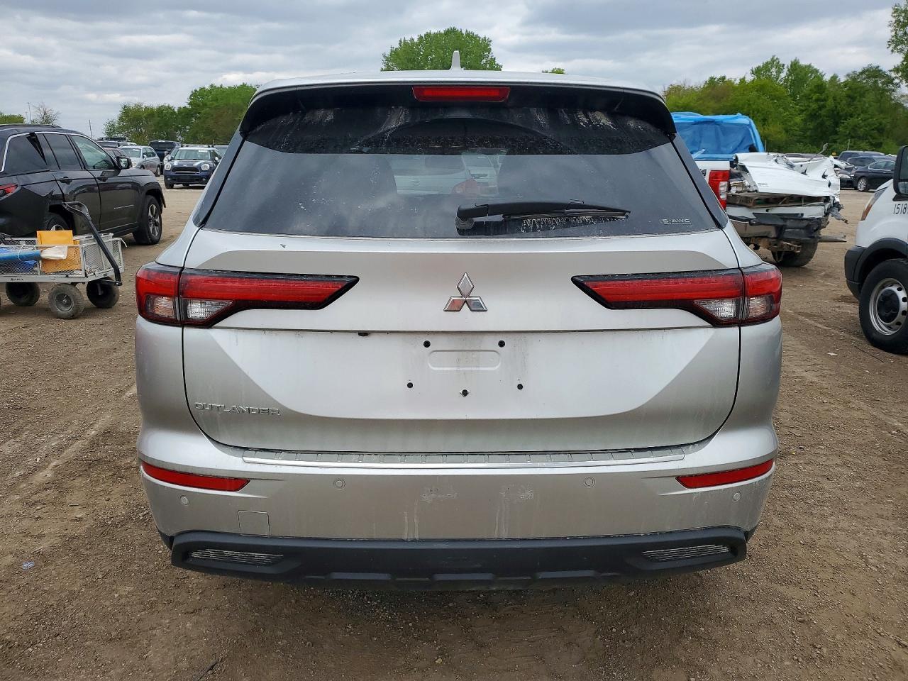 2022 Mitsubishi Outlander Es - Image 6