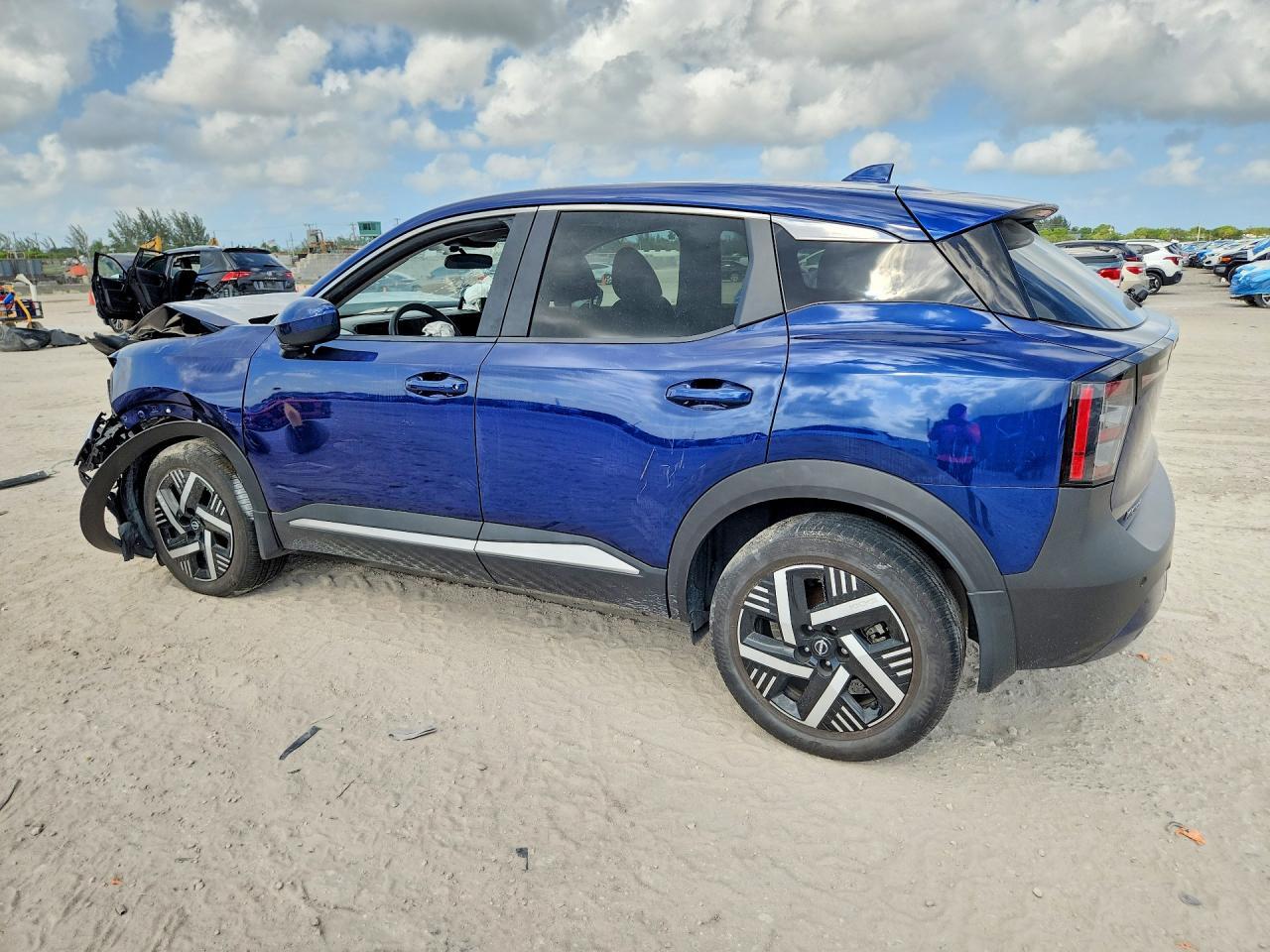 2025 Nissan Kicks Sv - Image 2