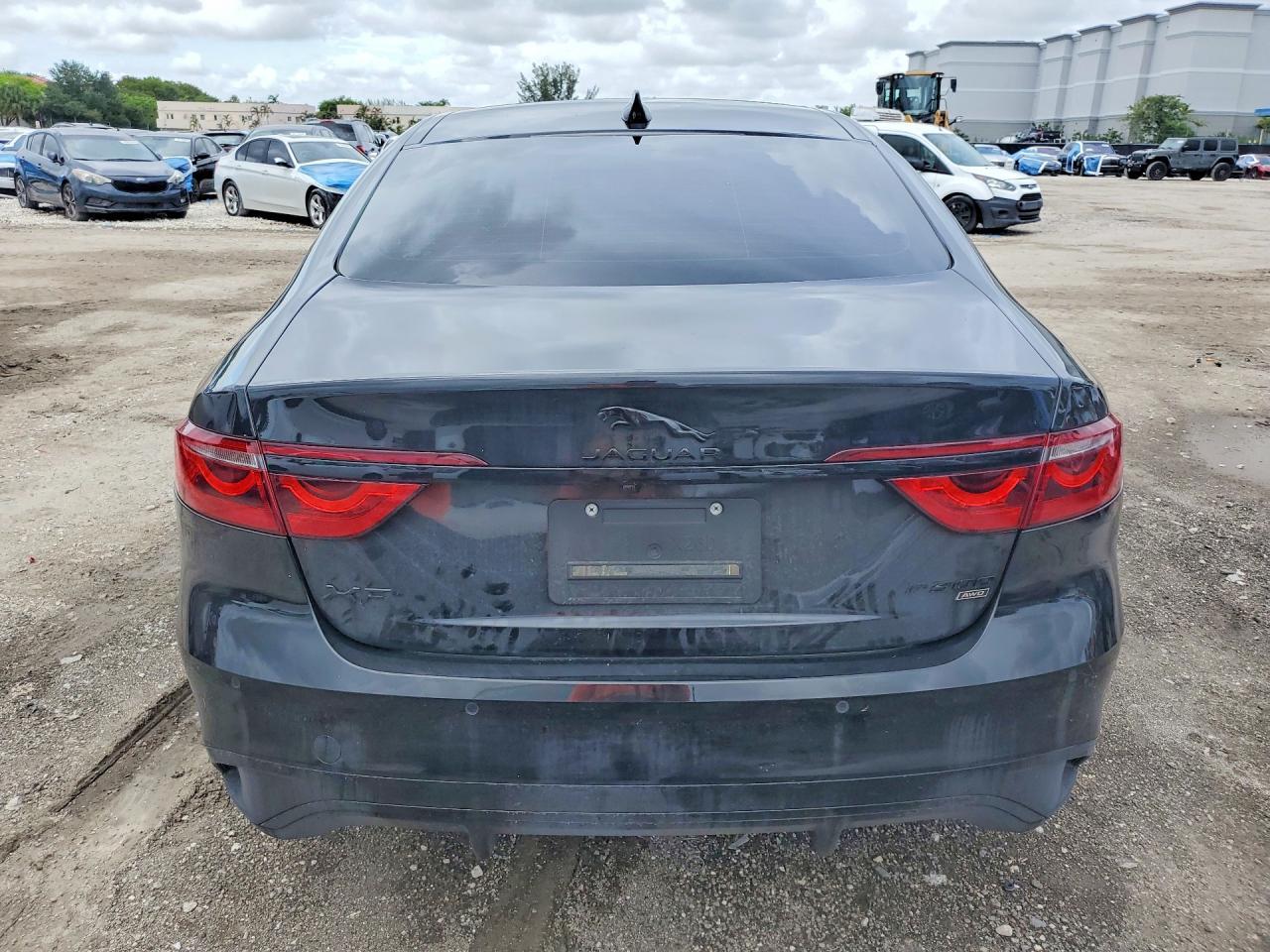 2022 Jaguar Xf R-Dynamic Se - Image 6
