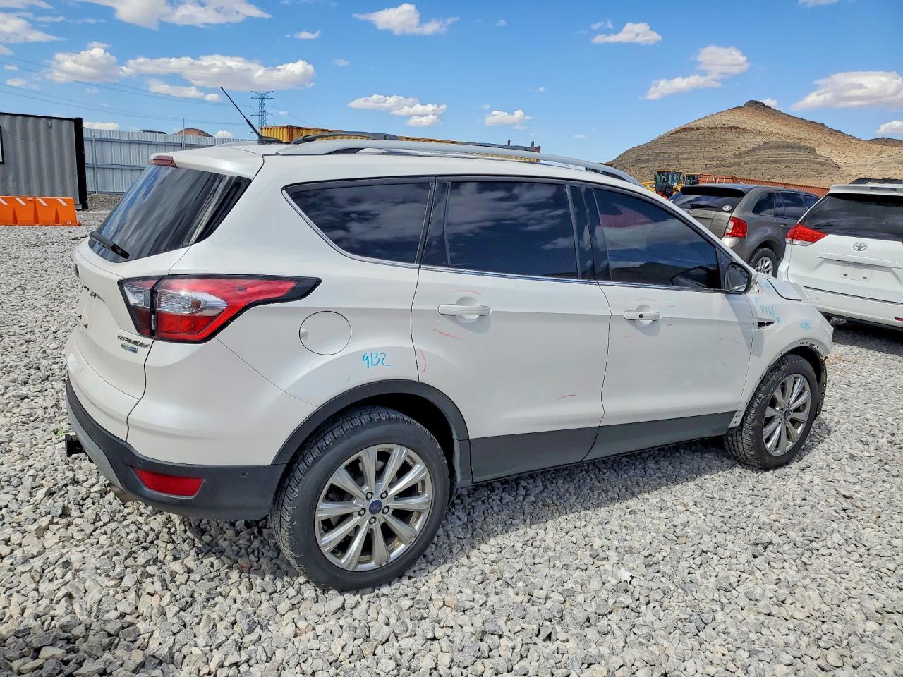 2017 Ford Escape Titanium - Фото 3
