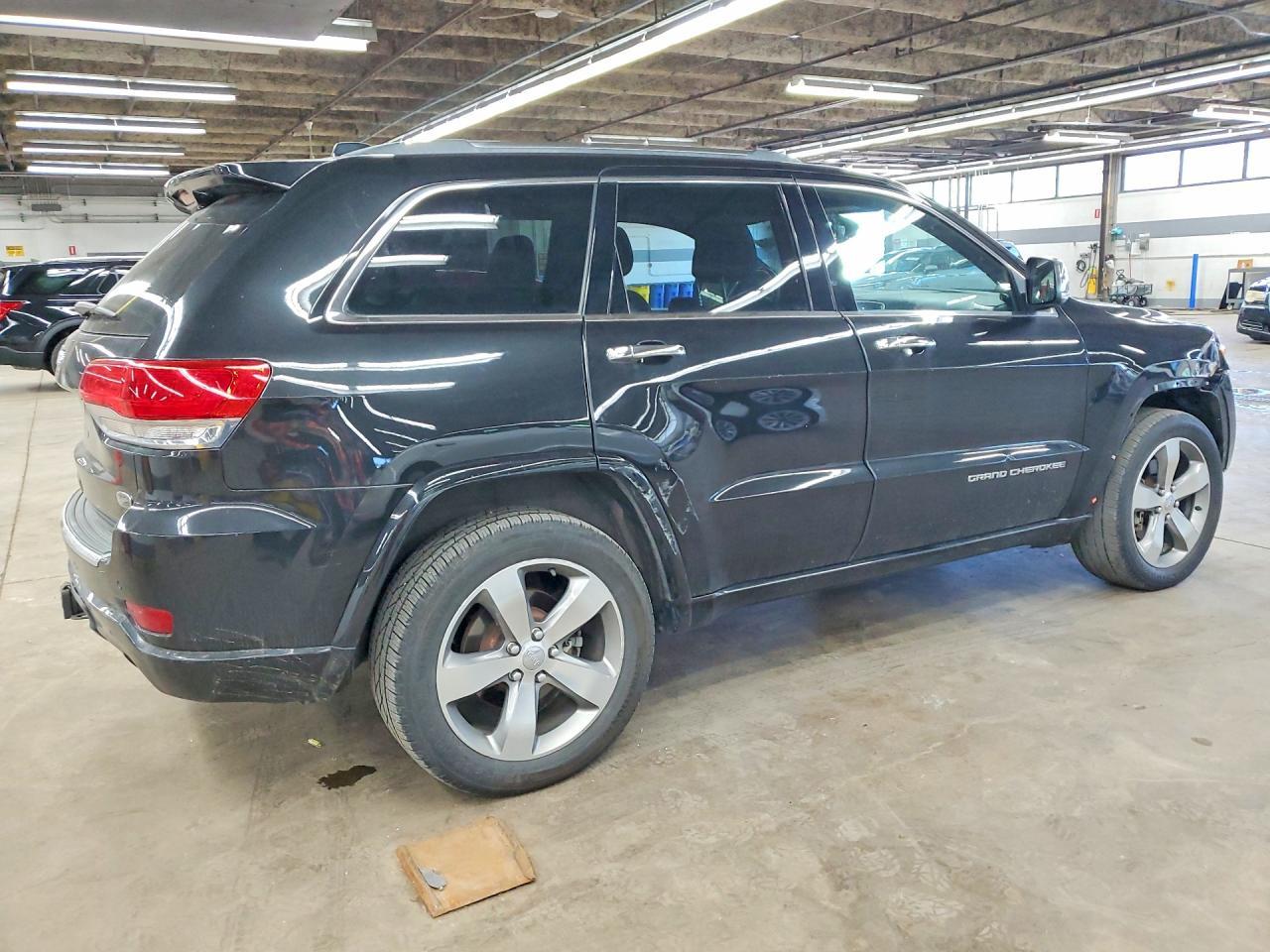 2014 Jeep Grand Cherokee Overland - Image 3