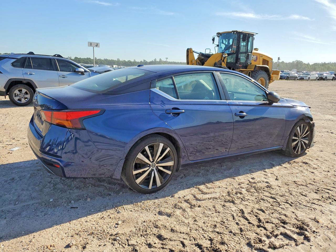 2022 Nissan Altima Sr - Фото 3