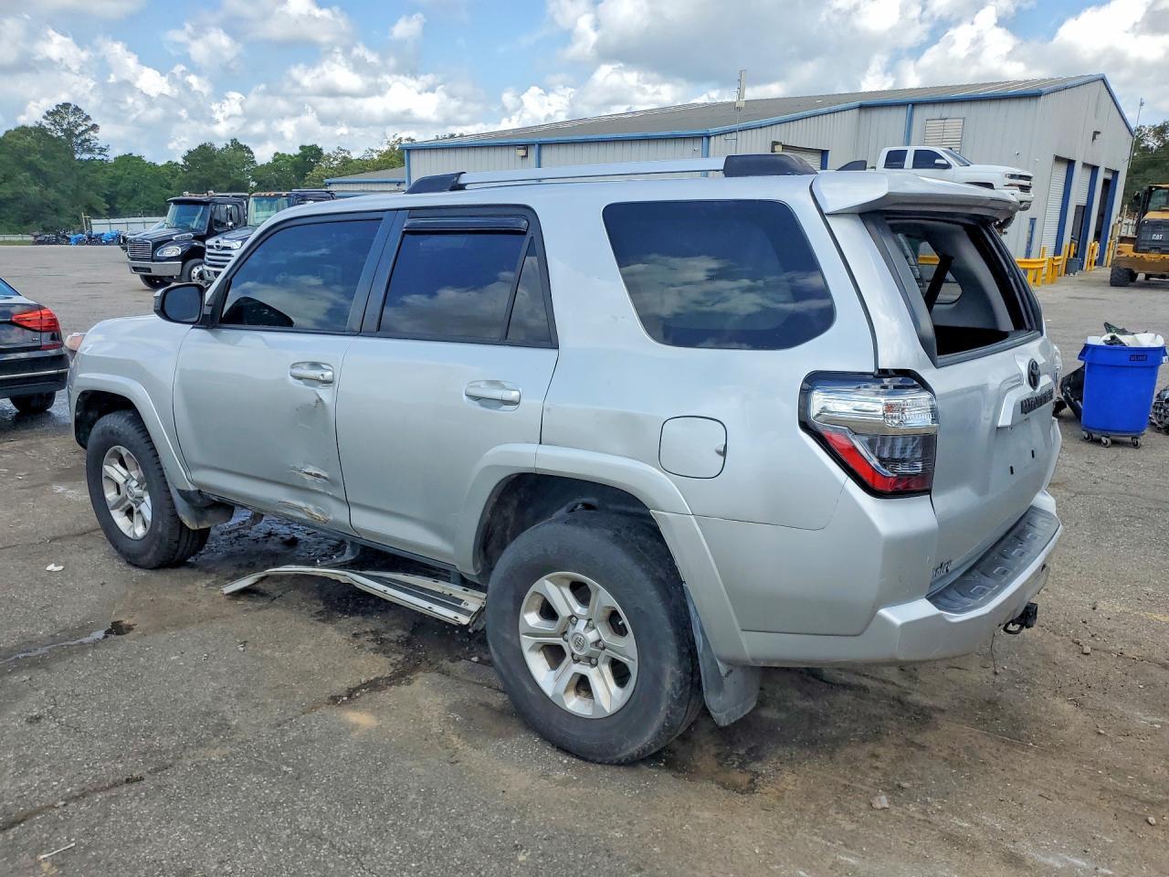 2019 Toyota 4Runner Sr5 - Image 2