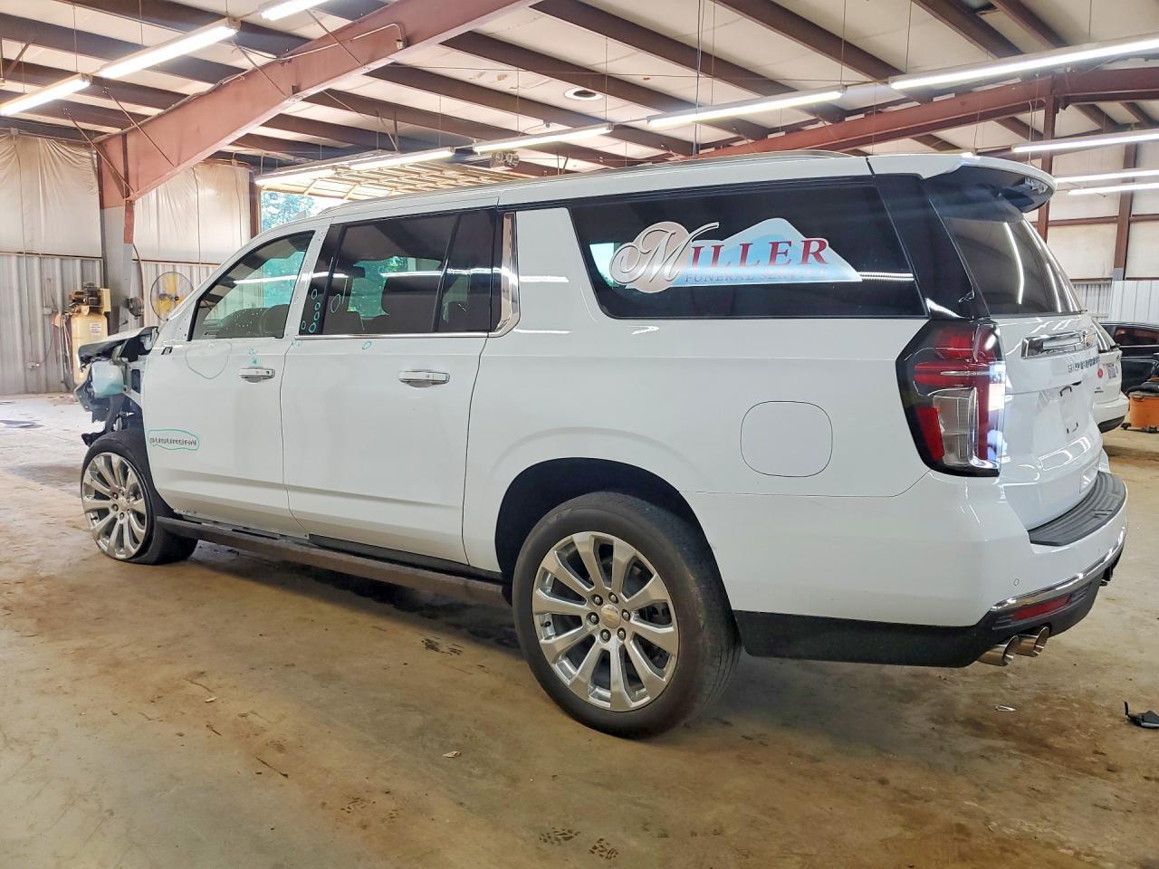2023 Chevrolet Suburban K1500 Premier - Фото 2