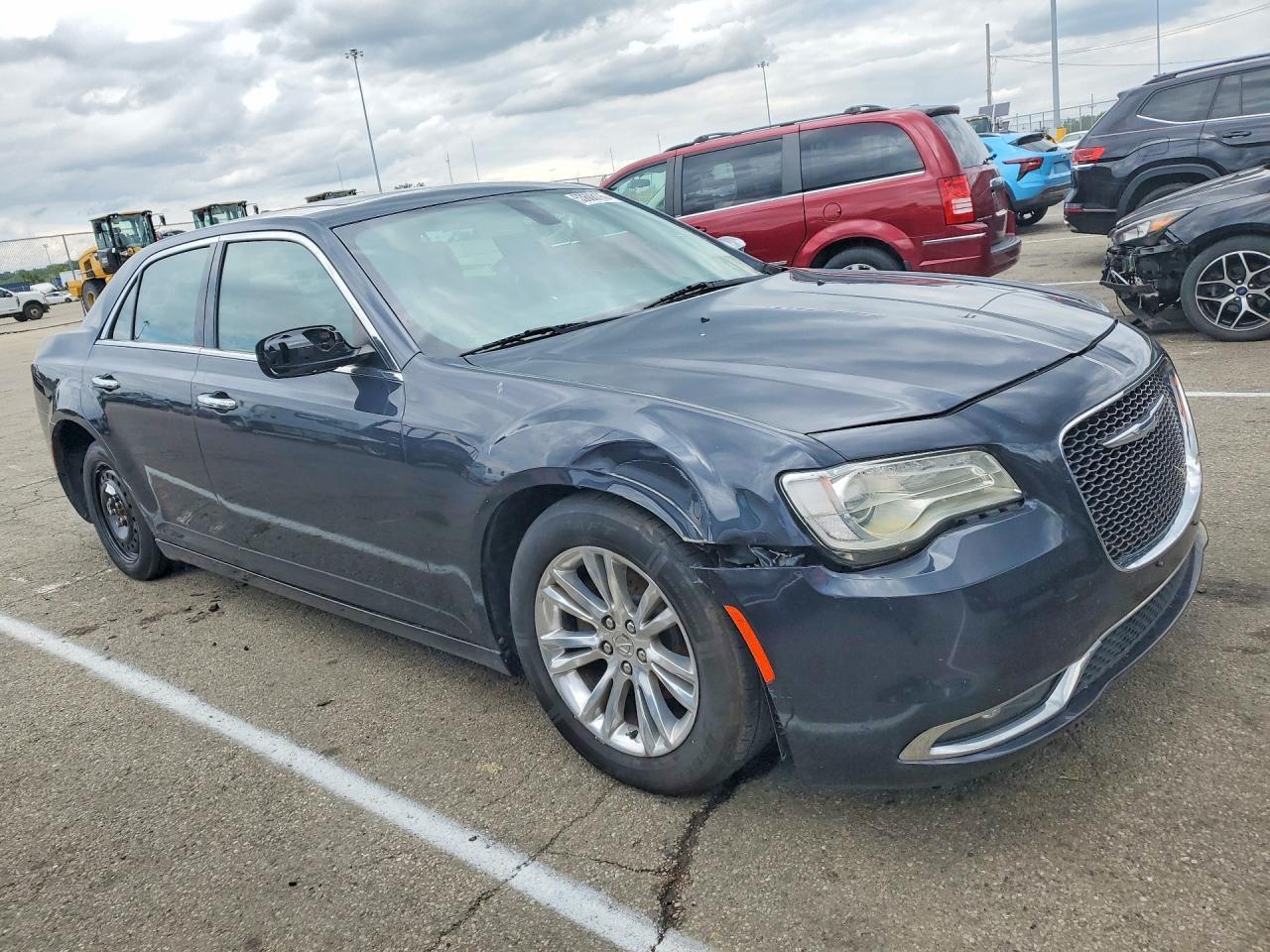 2017 Chrysler 300C - Фото 4