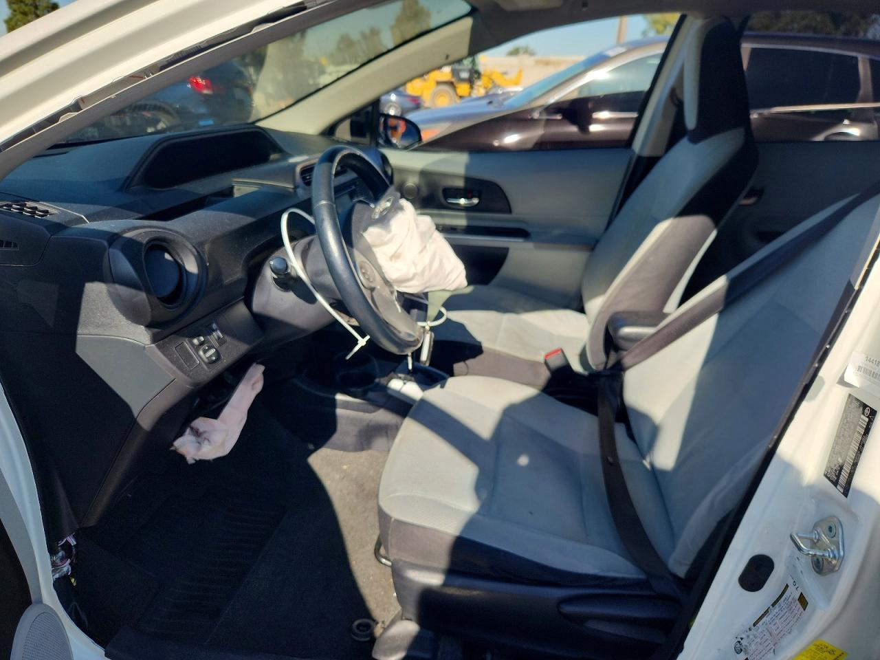 2014 Toyota Prius C Four - Фото 7