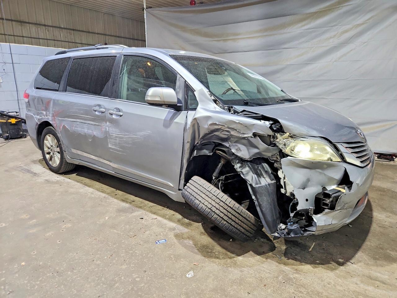2013 Toyota Sienna Limited 7-Passenger - Image 4
