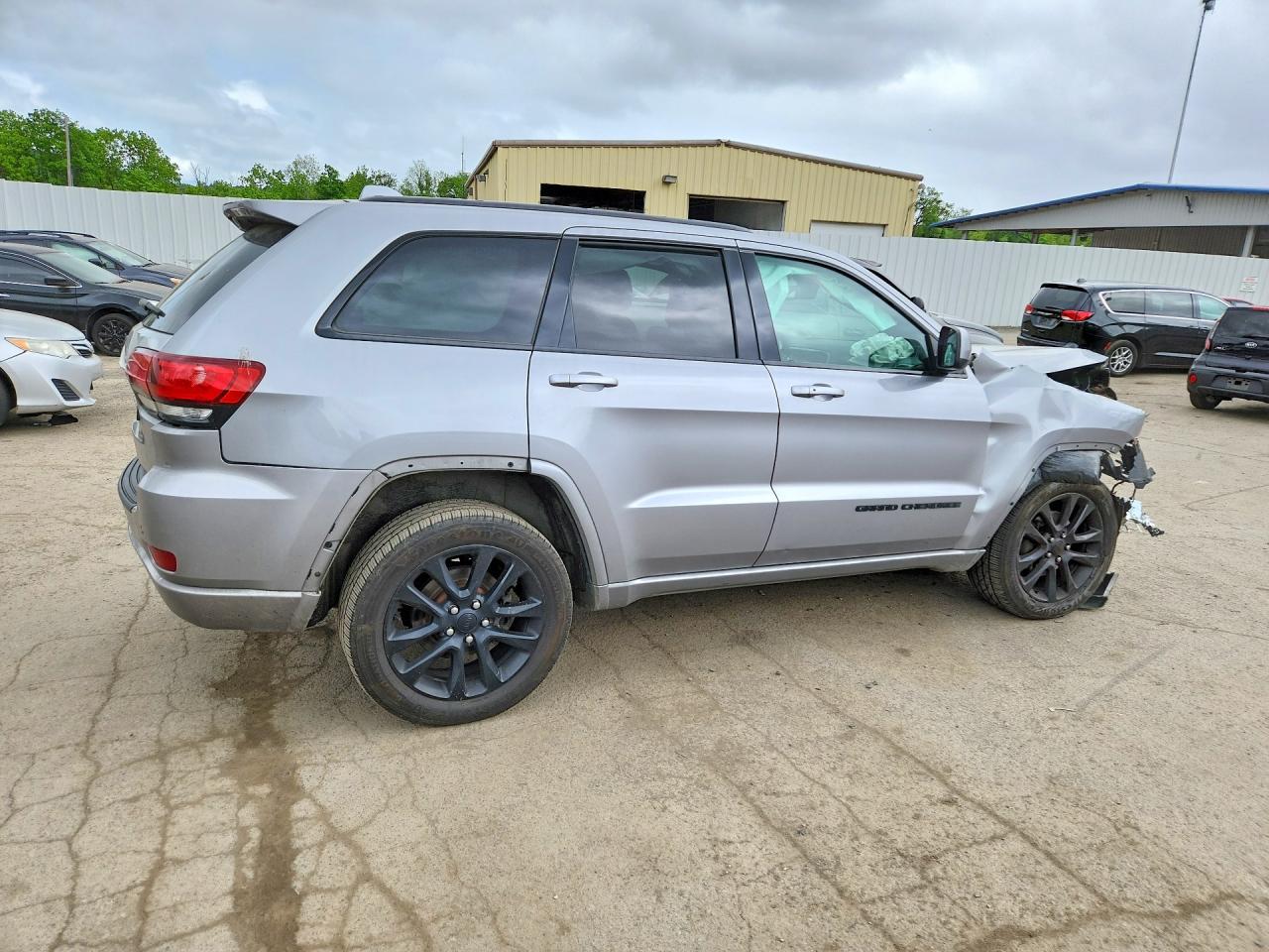 2020 Jeep Grand Cherokee Laredo - Фото 3