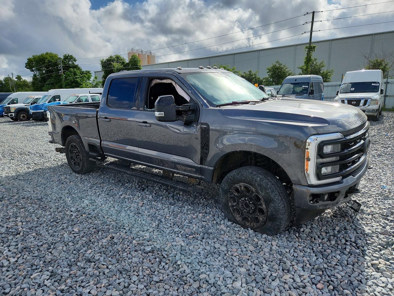 2023 Ford F350 Super Duty - Image 4