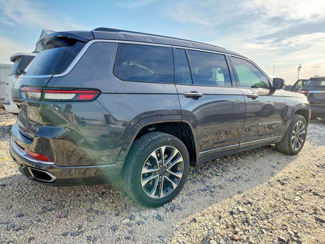 2023 Jeep Grand Cherokee L Overland - Image 3