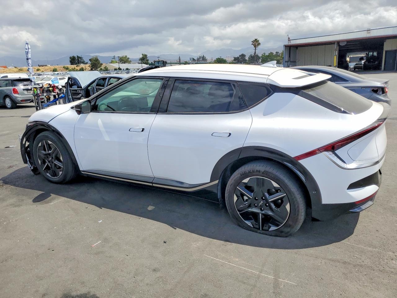 2025 Kia Ev6 Wind - Фото 2
