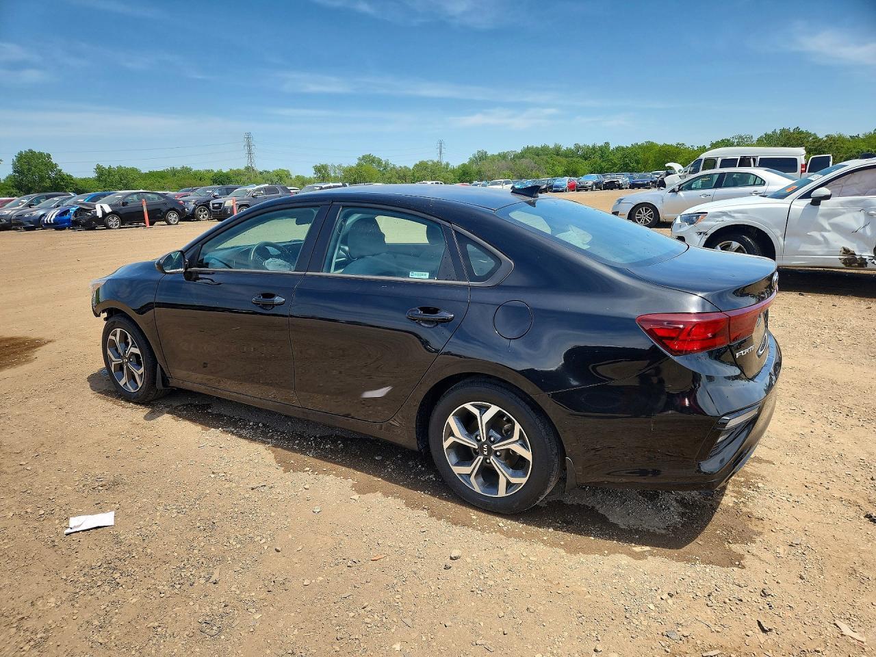 2020 Kia Forte Lxs - Фото 2