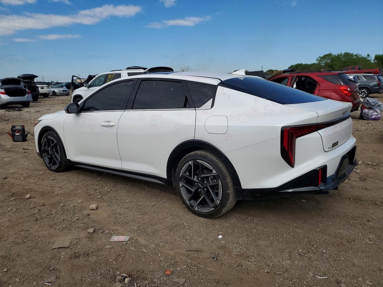 2025 Kia K4 Gt Line - Image 2