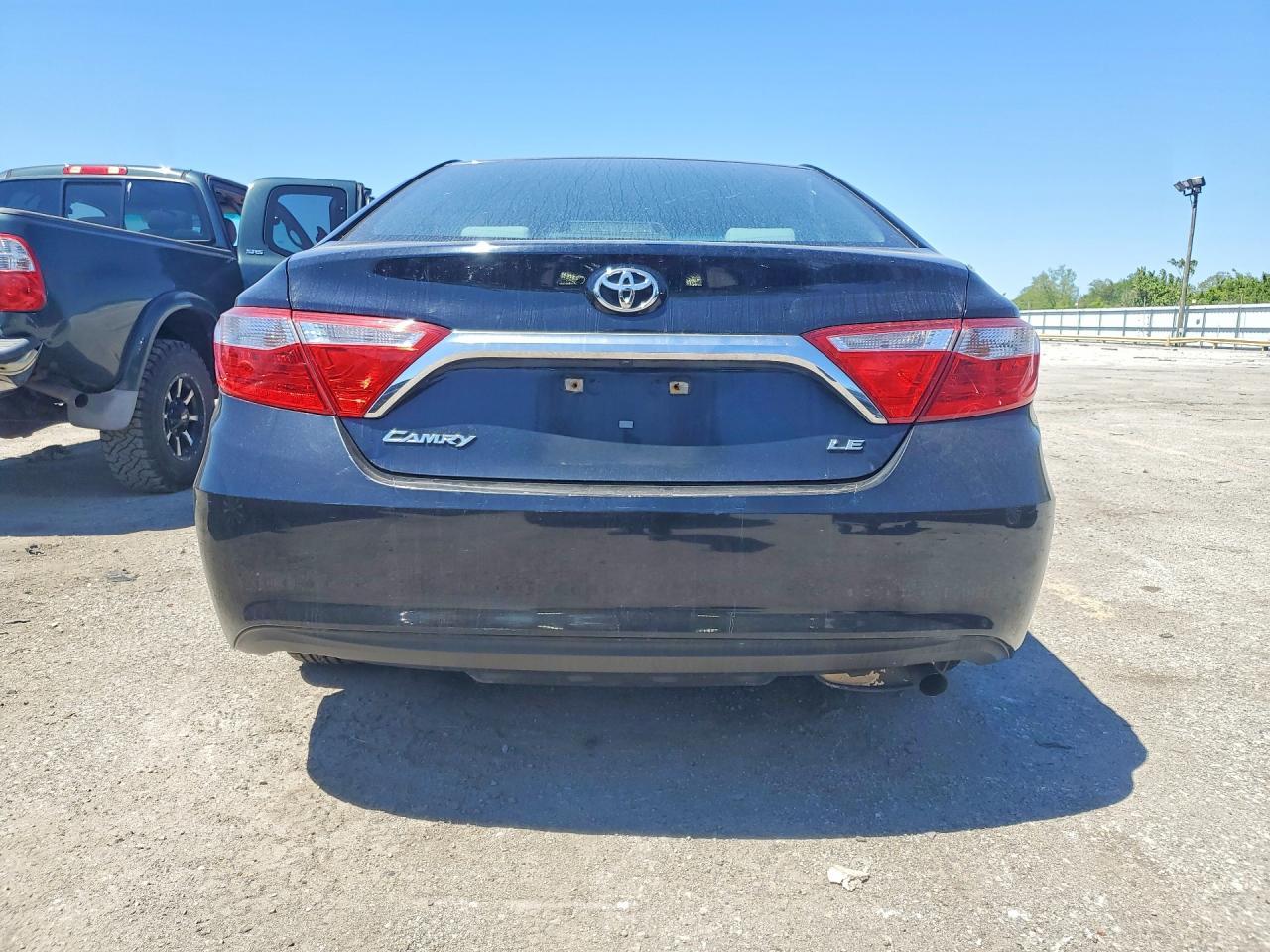 2016 Toyota Camry Le - Фото 6