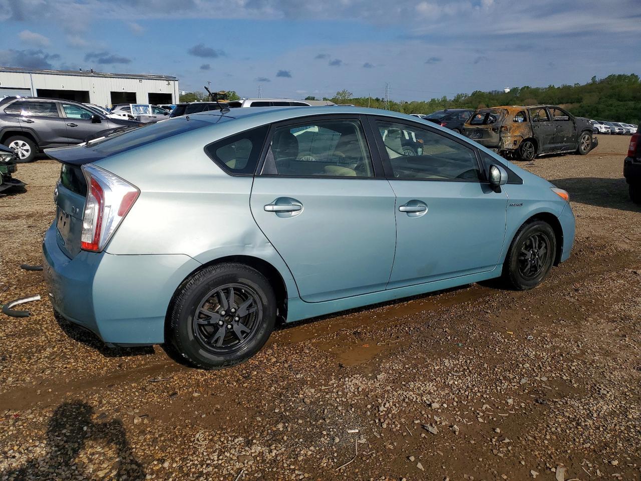 2014 Toyota Prius Two - Фото 3