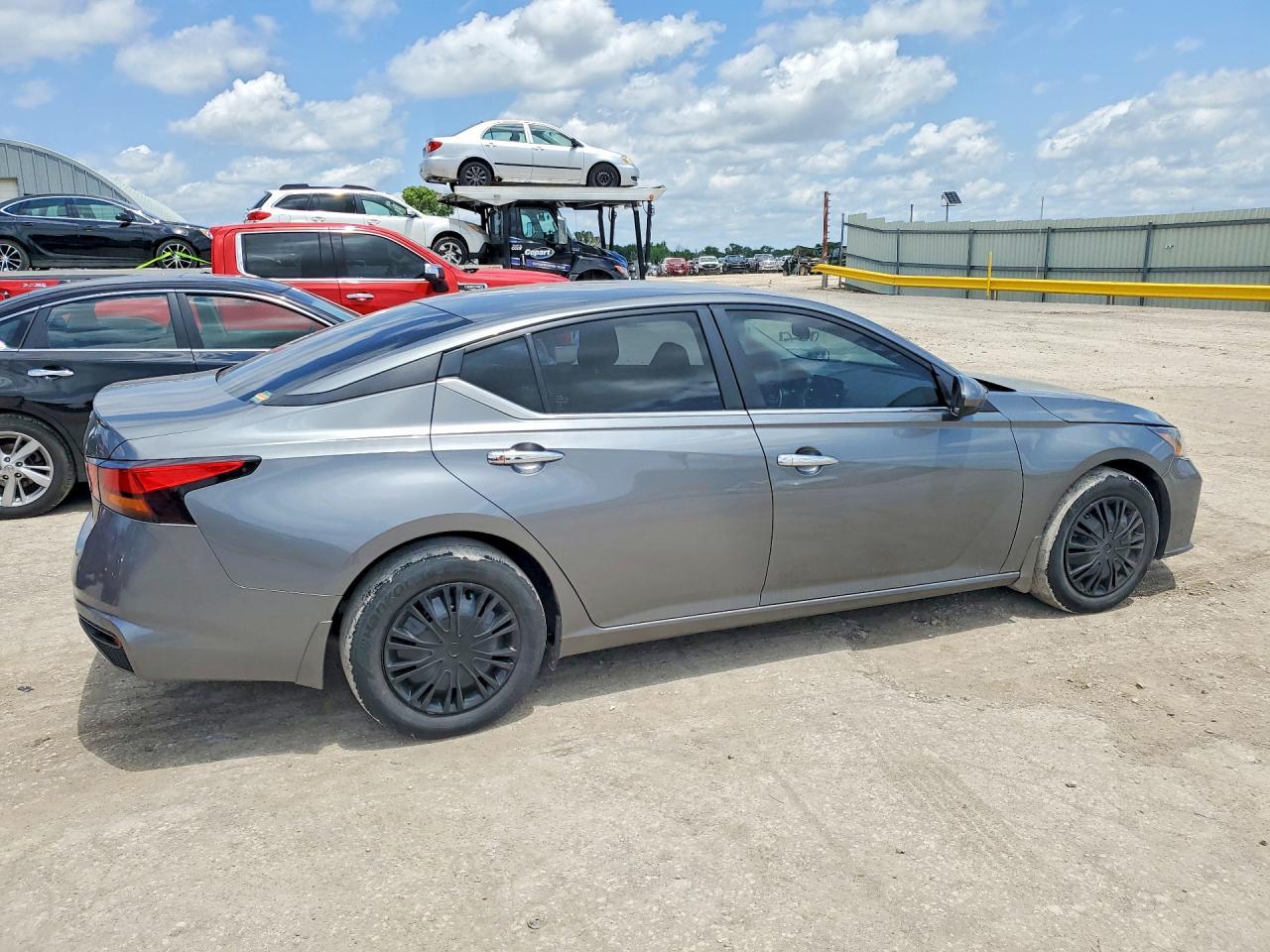 2023 Nissan Altima S - Фото 3