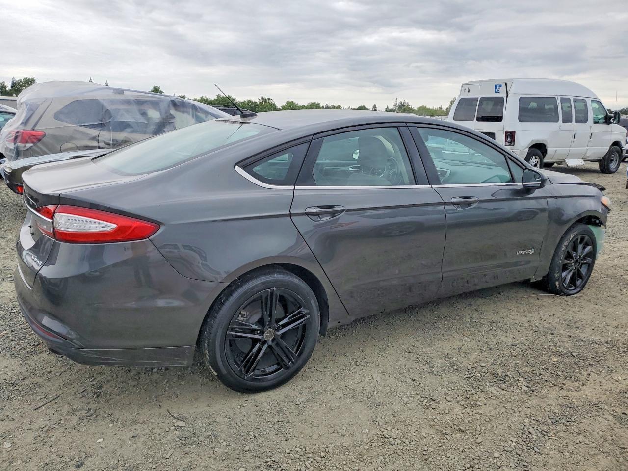 2018 Ford Fusion S Hybrid - Фото 3