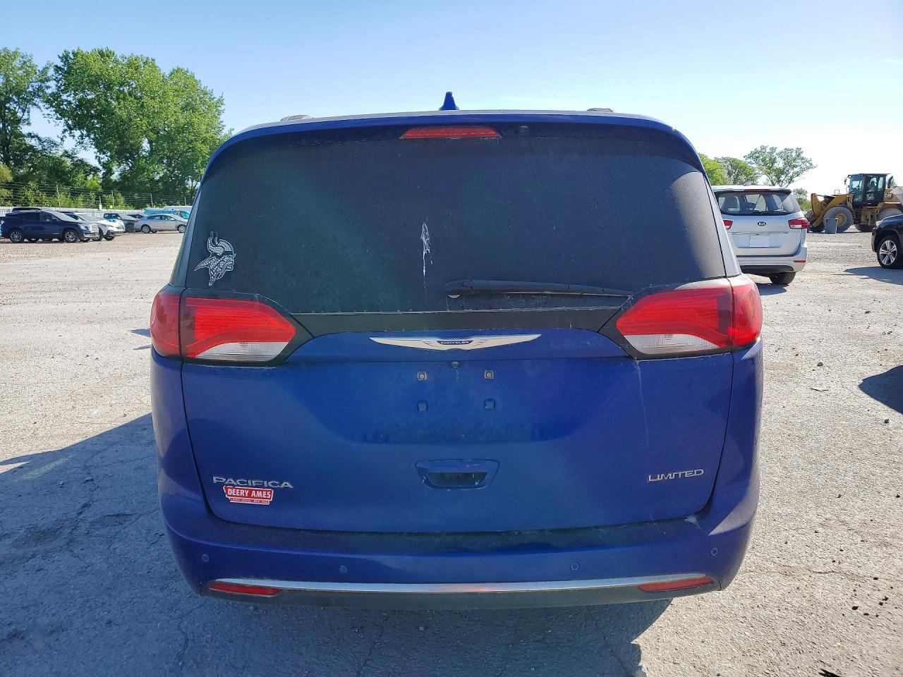 2020 Chrysler Pacifica Limited - Image 6