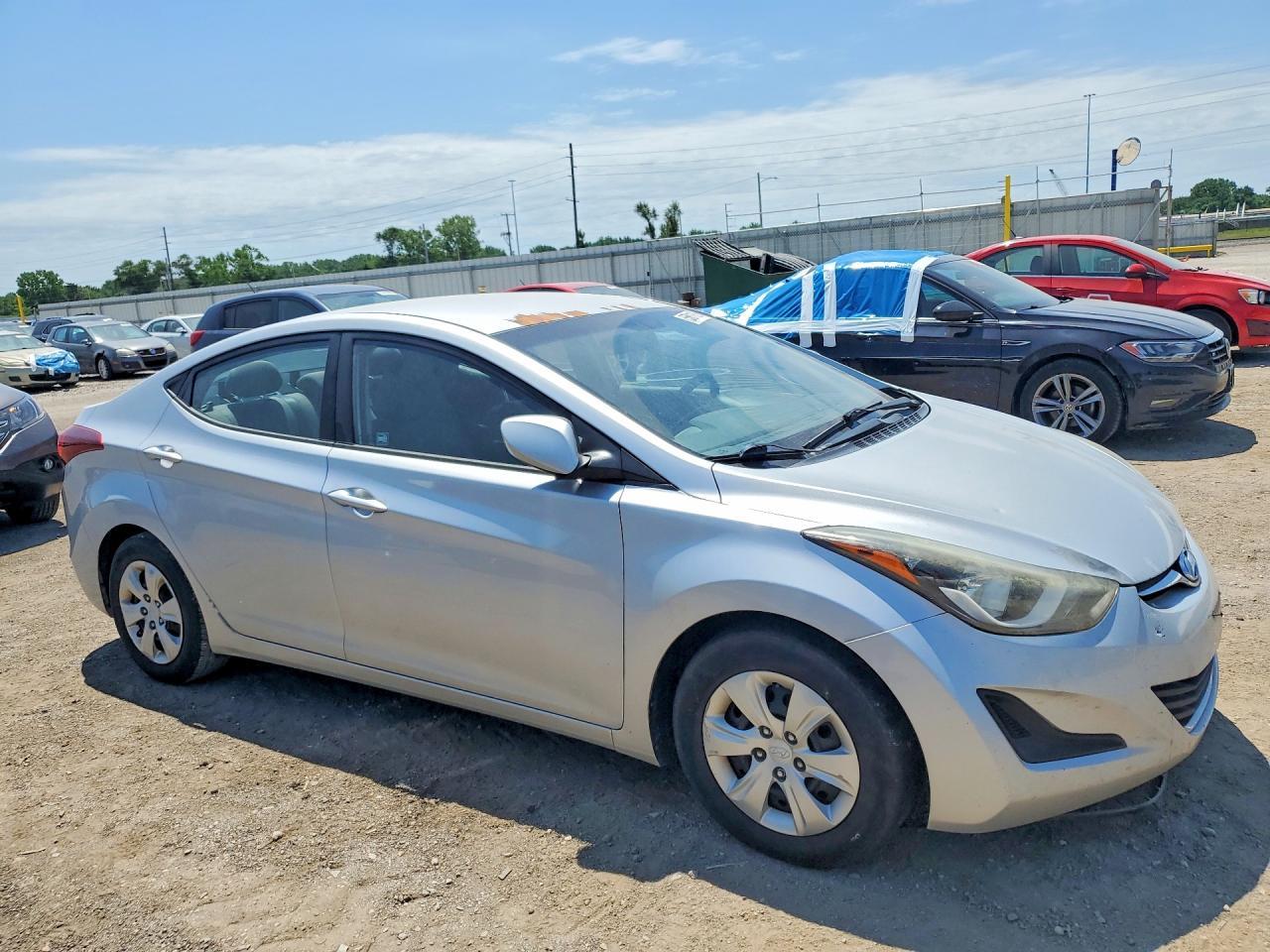 2016 Hyundai Elantra Se - Image 4
