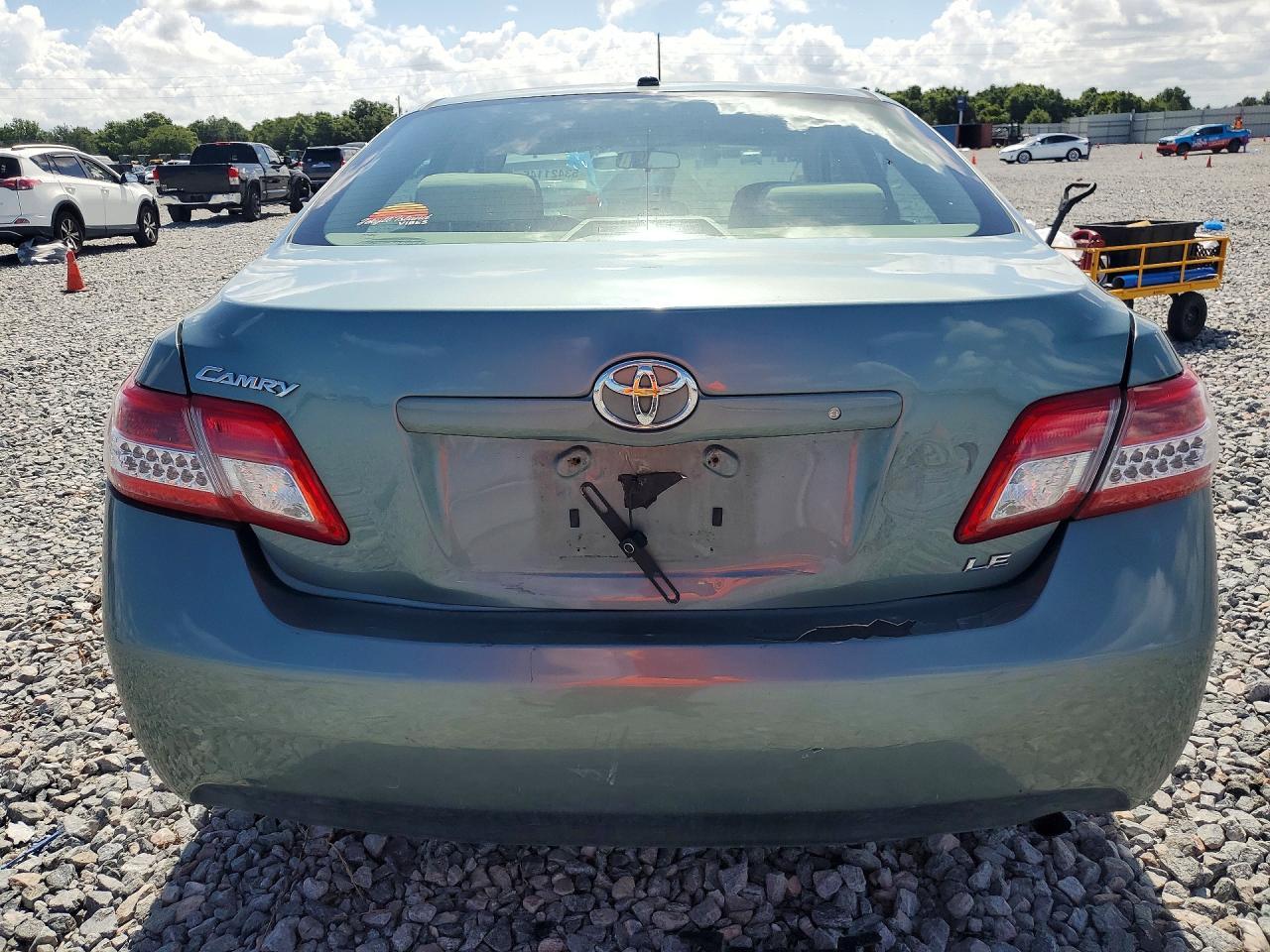 2011 Toyota Camry Le - Фото 6
