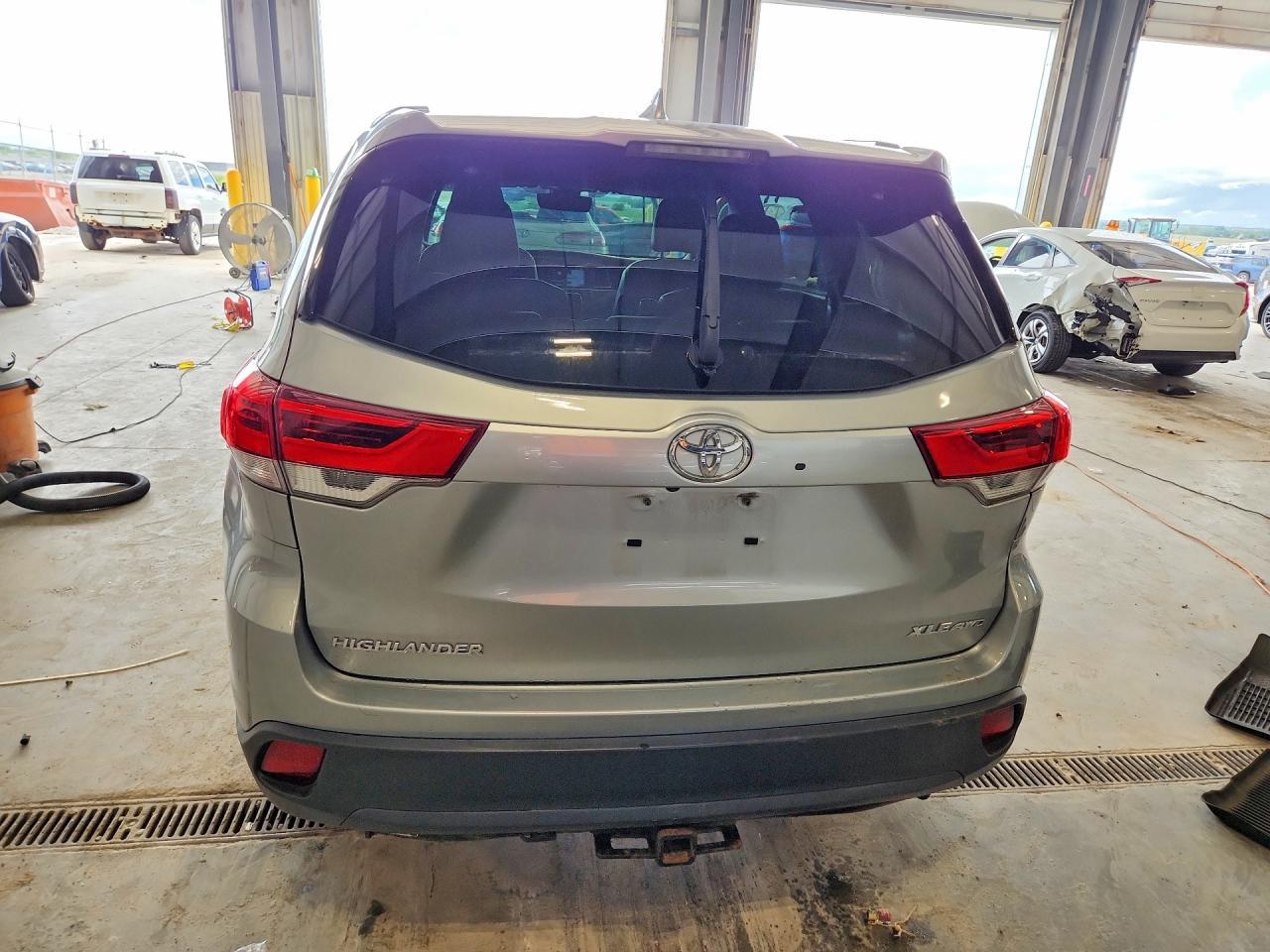 2017 Toyota Highlander Xle - Фото 6