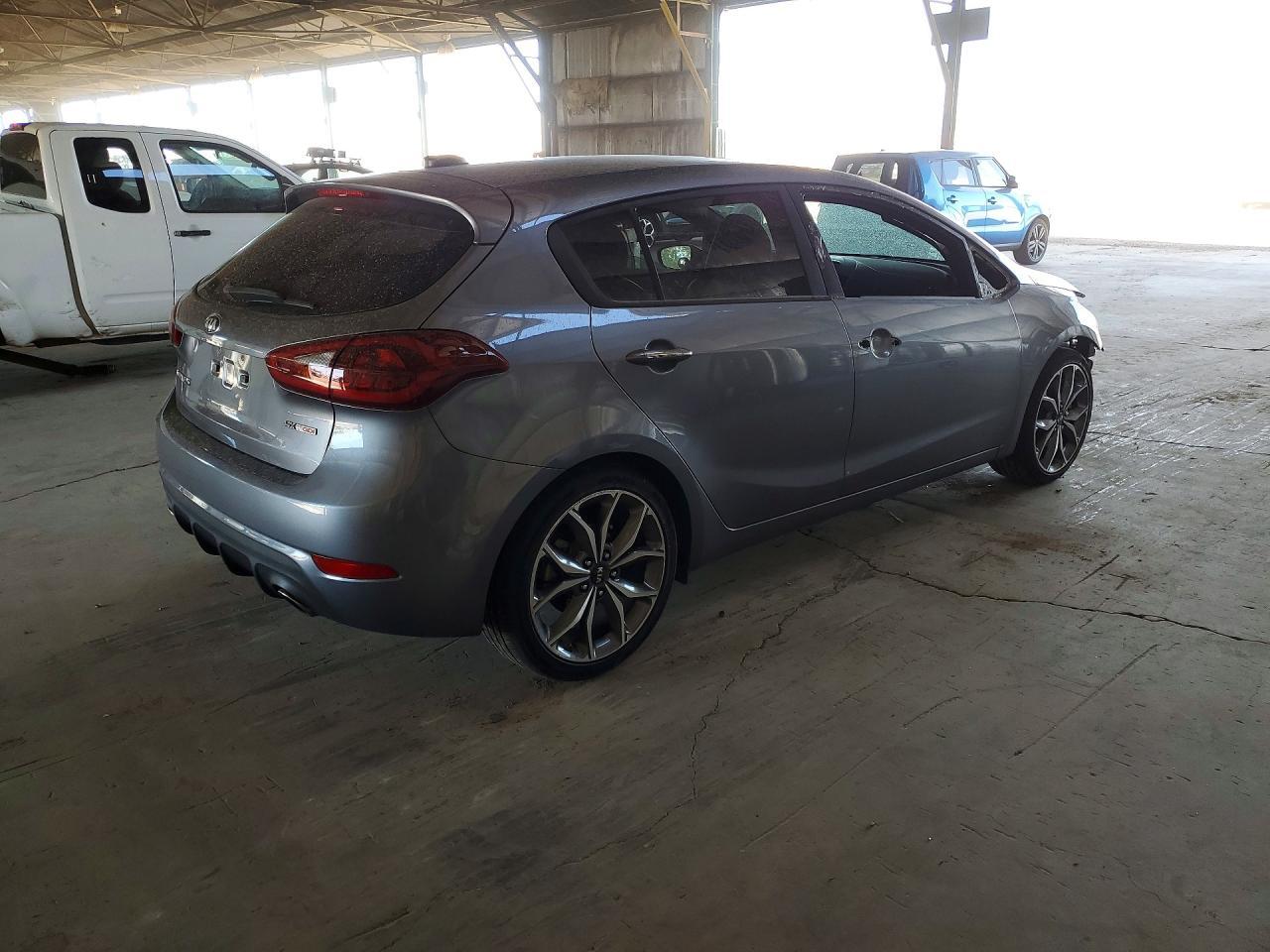 2017 Kia Forte5 Sx - Image 3