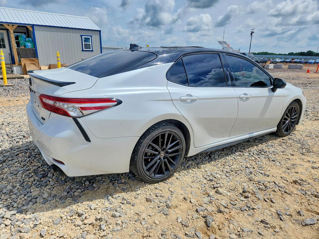 2020 Toyota Camry Xse V6 - Фото 3