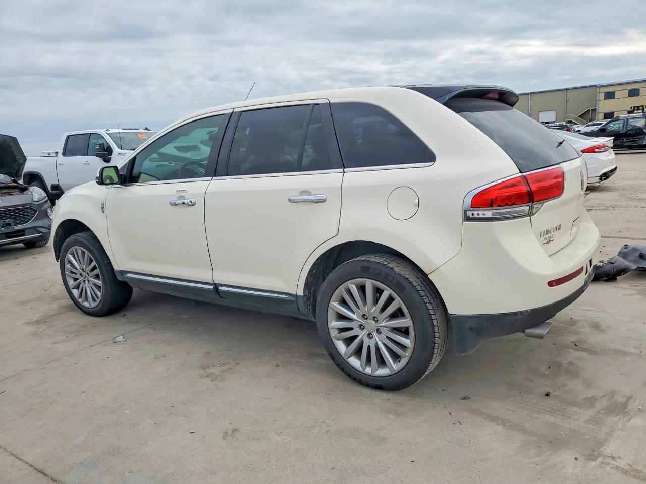 2012 Lincoln Mkx - Image 2