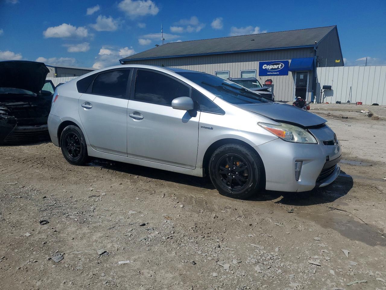 2015 Toyota Prius Two - Image 4